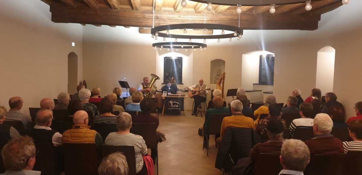 "Staade Weisen": Einstimmung in den Advent auf der Burg Falkenberg