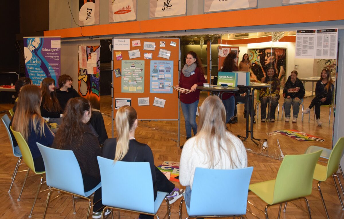 „Let’s talk about Sex“: Peer Projekt zum Welt-AIDS-Tag