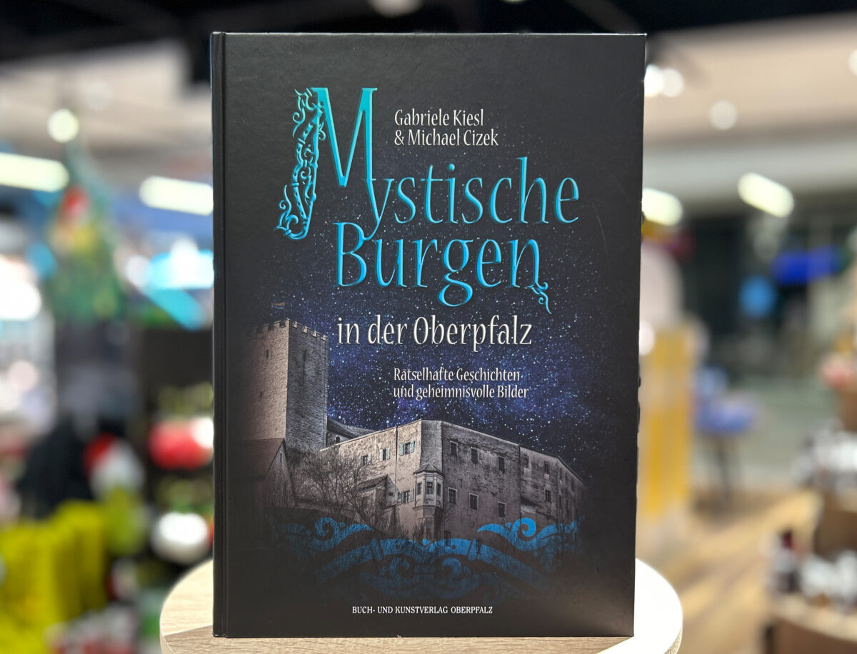 20231222 Buchbesprechung Mystische Burgen Foto: Martin Stangl