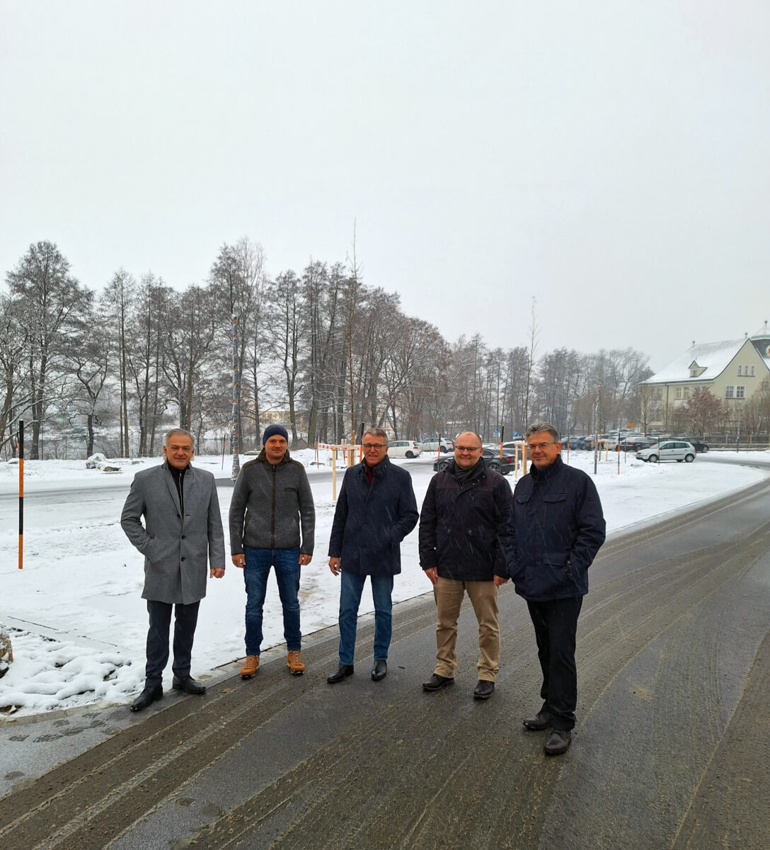 Parkplatz am Fischhofpark jetzt größer und schöner