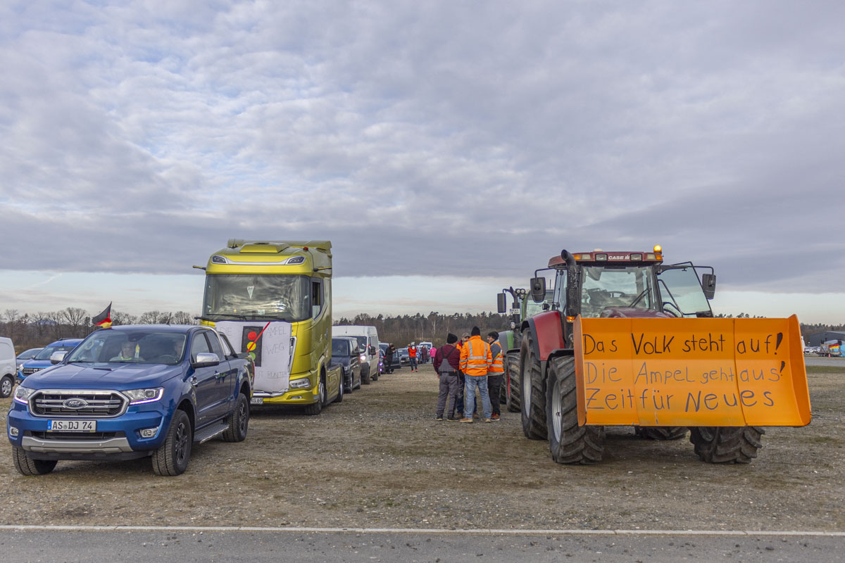 Die "andere Demo" am neuen Festplatz: 150 Zuhörer, 5 Redner