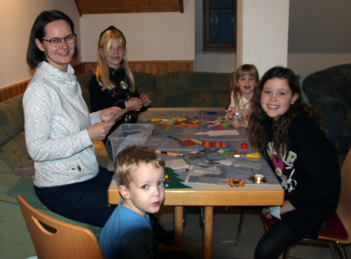 Vorlese- und Bastelnachmittag in der Bücherei Kirchenthumbach