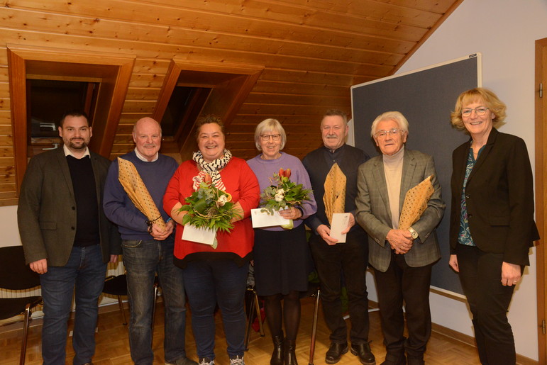 Rathauschef zeichnet engagierte Mitbürger aus