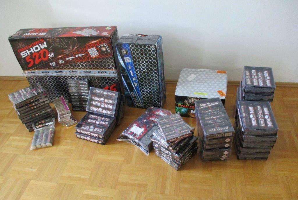 Illegale Pyrotechnik, Rauschgift und verbotene Gegenstände aus dem Verkehr gezogen