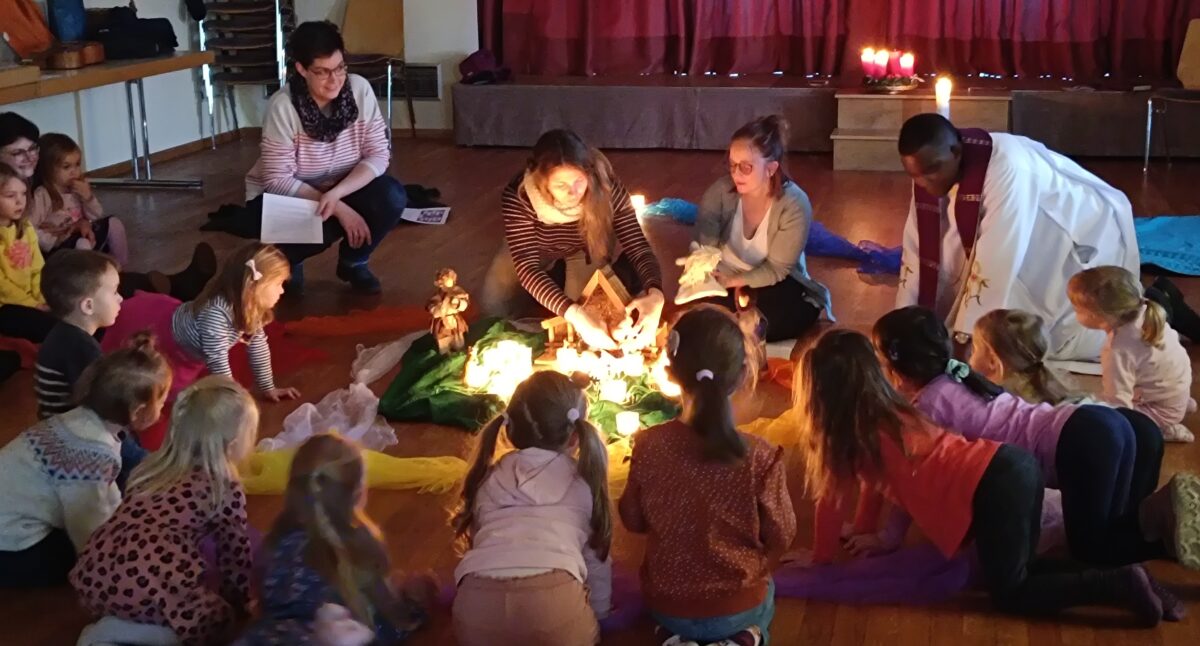 Strahlender 3. Advent: Kleinkindergottesdienst in Immenreuth bringt Licht zur Krippe