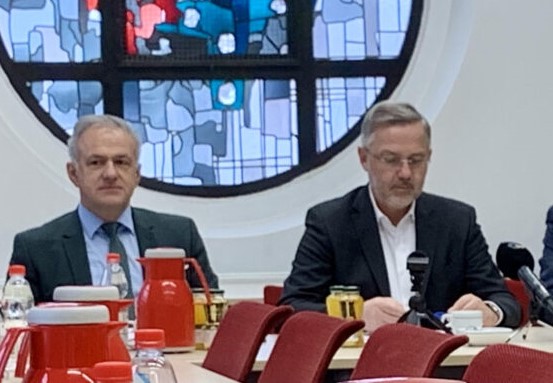 Kliniken AG: Landrat Roland Grillmeier und Vorstand Michael Hoffmann nehmen Stellung