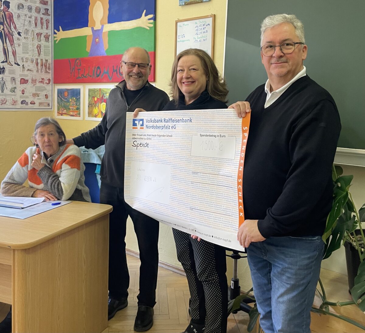 Erfolgreicher Christbaumverkauf des Lions Club unterstützt Flüchtlingskinder in Weiden