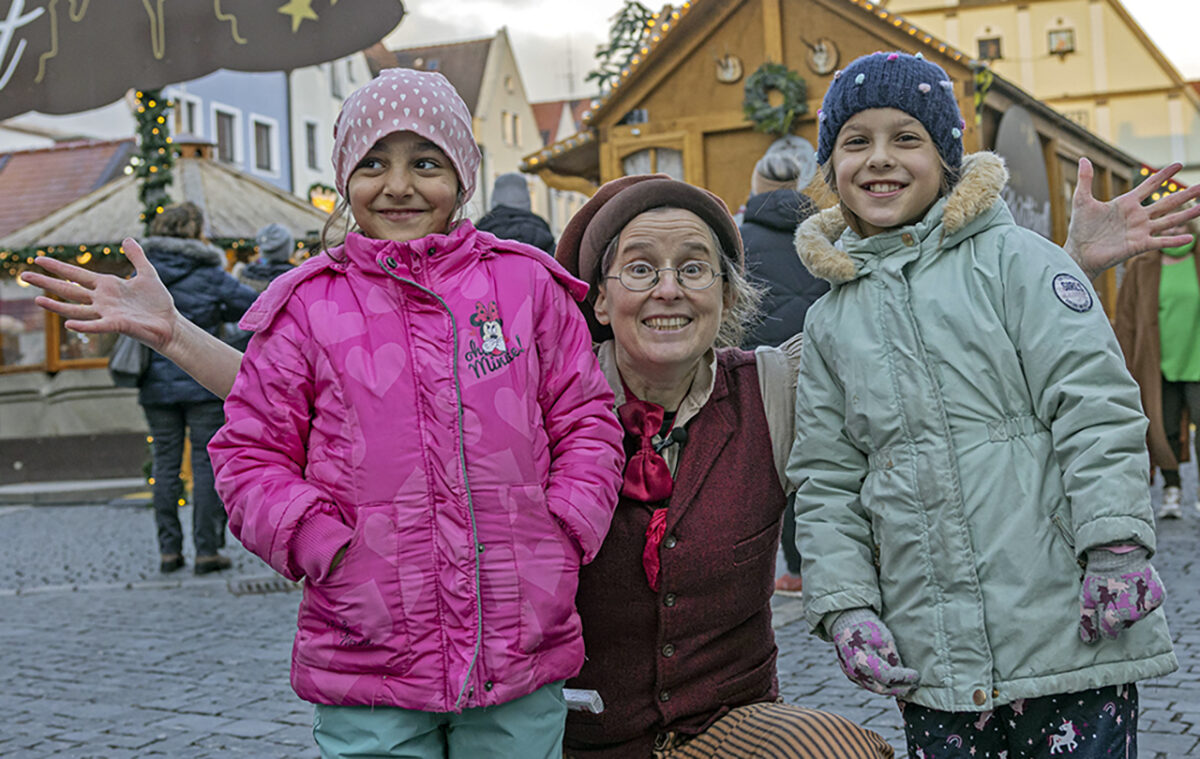 Traumfabrik-Magierin Uta Keppler verzaubert Weidener Christkindlmarkt