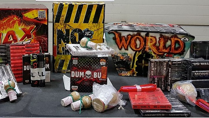 Schon beim Kauf auf Sicherheit achten: Zoll warnt vor Gefahren bei Silvesterfeuerwerk