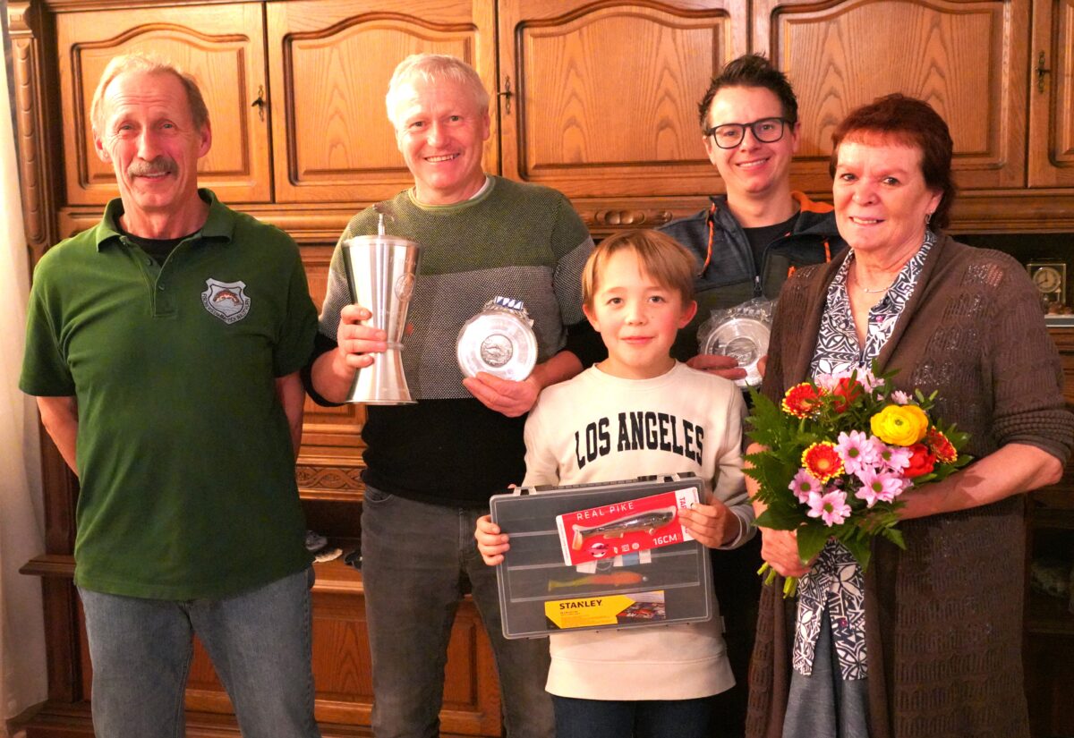 Vater-Sohn-Gespann erhält Auszeichnungen für erfolgreiches Fischen