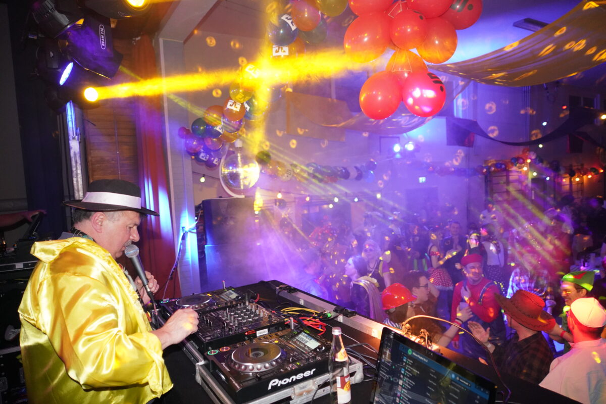 Waldthurner FSV / OWV Faschingsparty für Jung und Alt in der Sporthalle