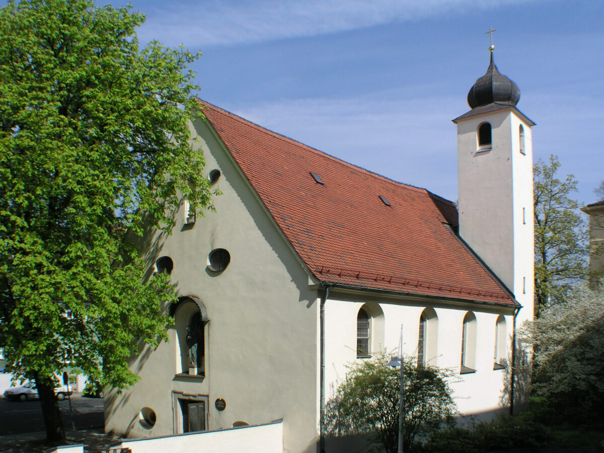 Das Kirchlein zwischen Augustinus-Gymnasium und Gustl-Lang-Realschule ist dem Hl. Sebastian geweiht. Archiv: Martin Stangl