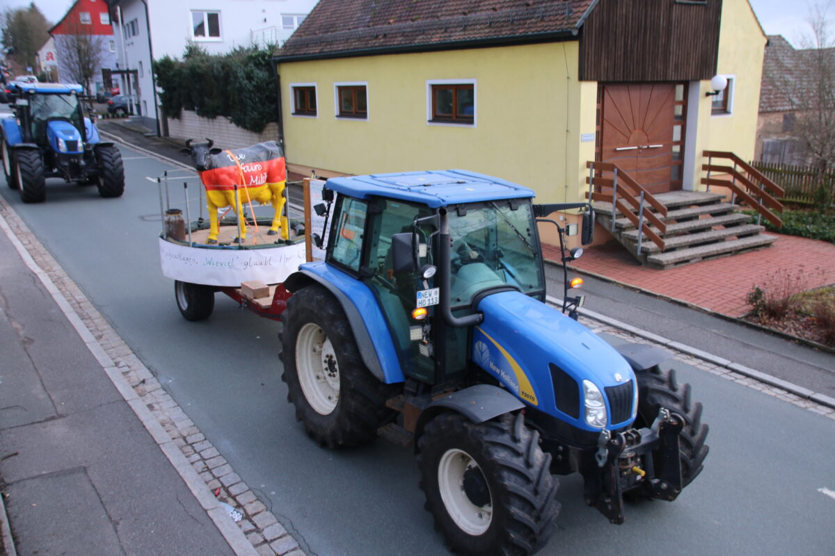 Bauern protestieren mit 130 Fahrzeugen gegen Agrarpolitik