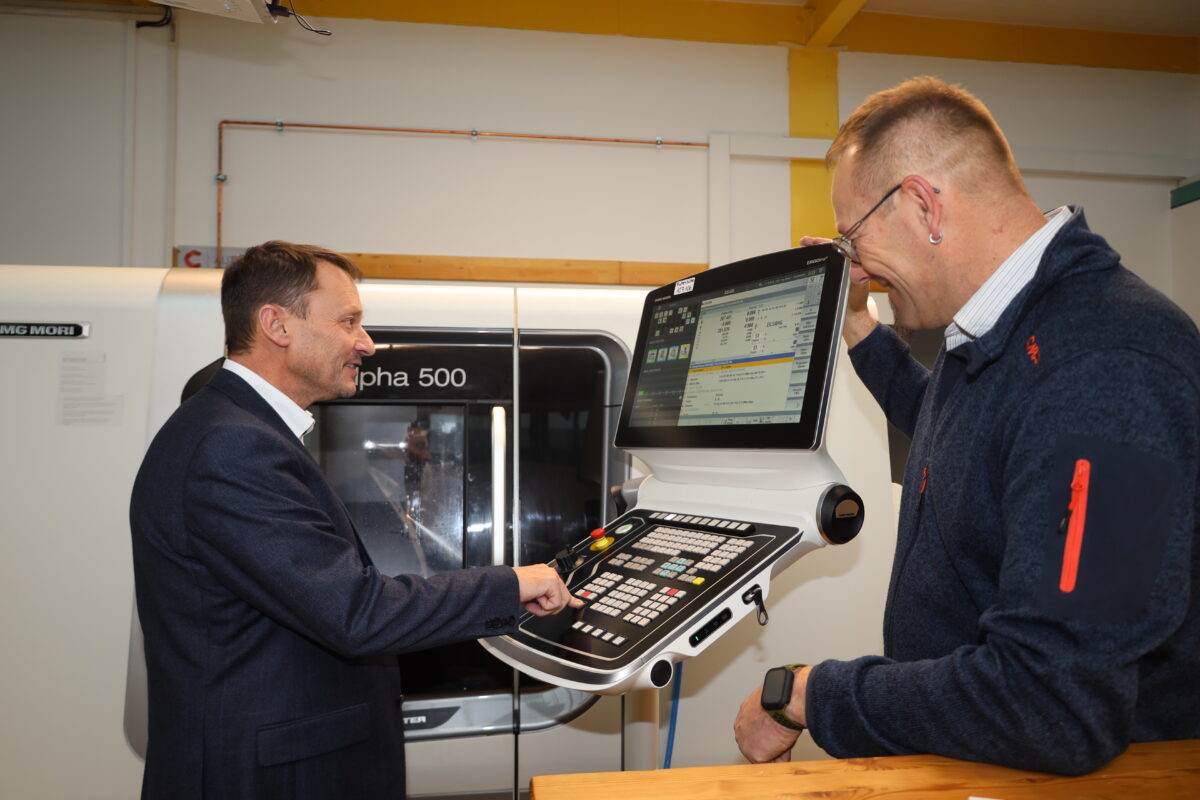 Investition in Bildung – neue CNC-Maschine für die Europa-Berufsschule