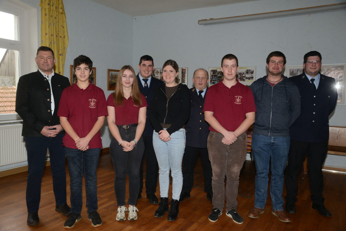 Burkhardsriether Feuerwehr feiert Neumitglieder und plant Leistungsprüfung