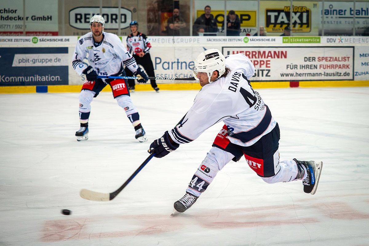 Kurt Davis zum besten Verteidiger der Oberliga Süd gewählt