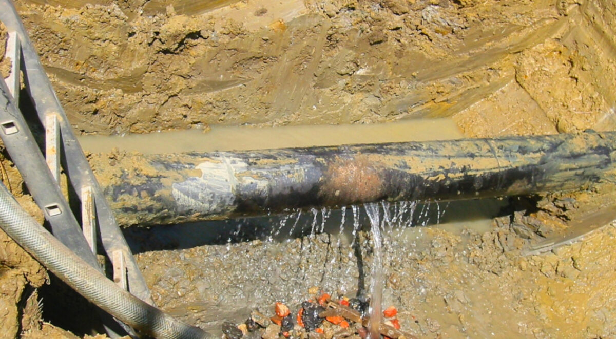 Wasserrohrbruch in Weiden - Radweg an der B22 gesperrt