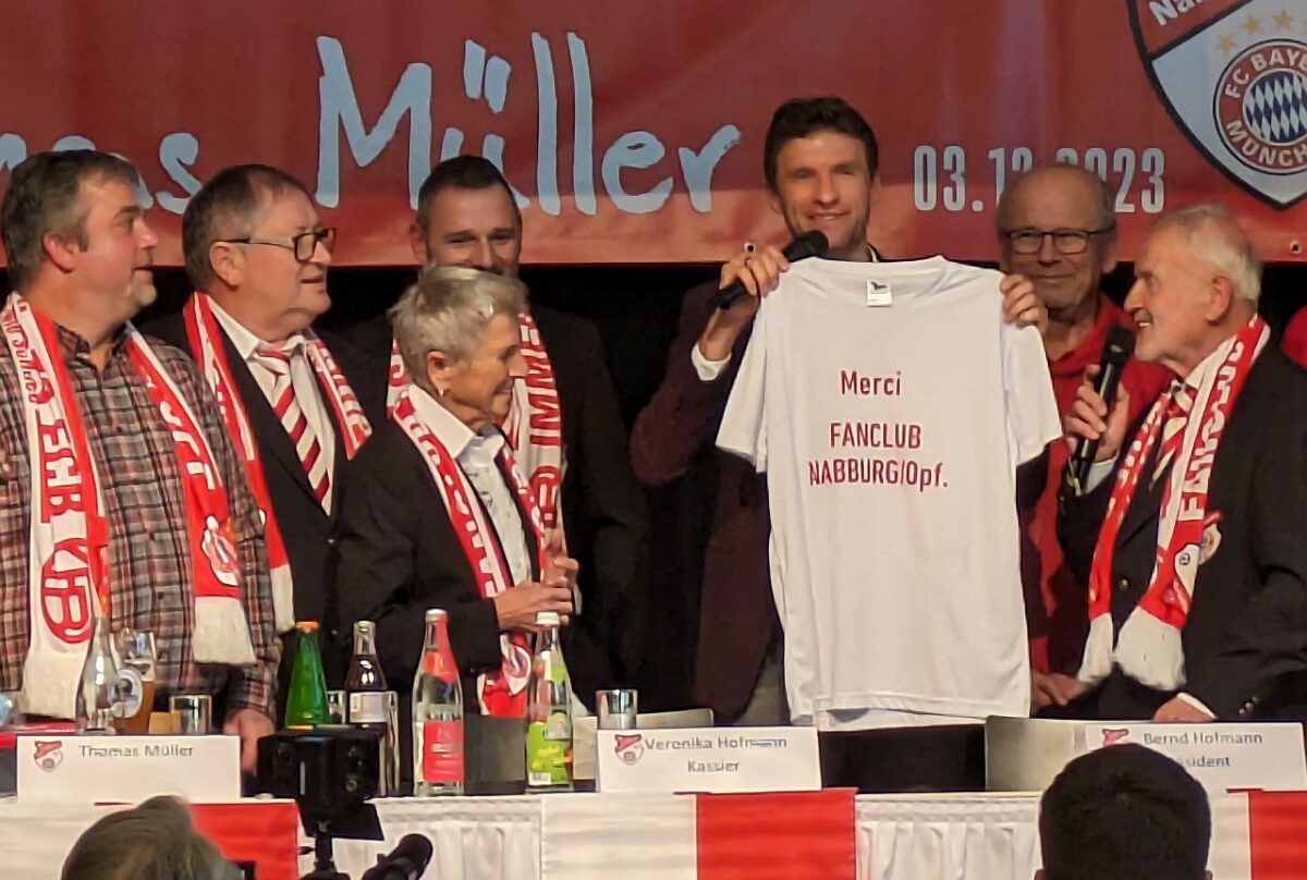 Gut gelaunter Thomas Müller begeisterte seine zahlreichen Fans