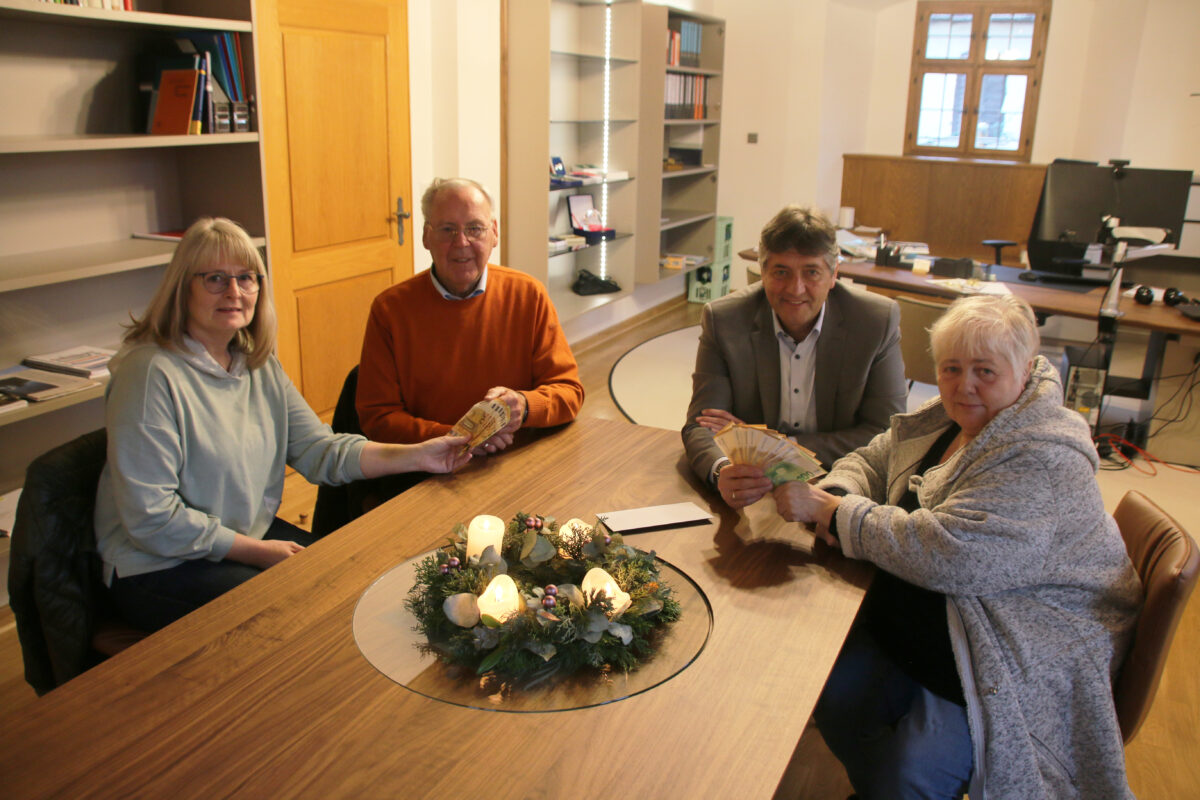 Stadtrat spendet 1000 Euro an Bürgerladen