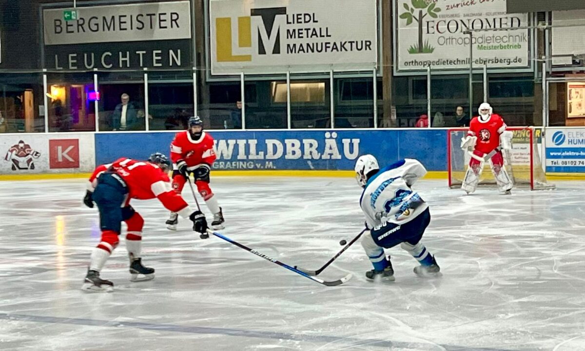 U 20 der Young Blue Devils feiert beim EHC Klostersee einen souveränen Sieg