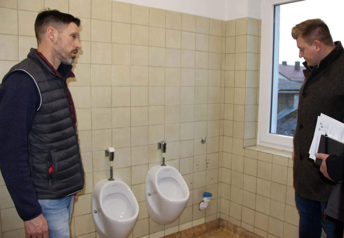 Lästige Gerüche: Bauausschuss Kirchenthumbach berät über Schultoilettenproblem