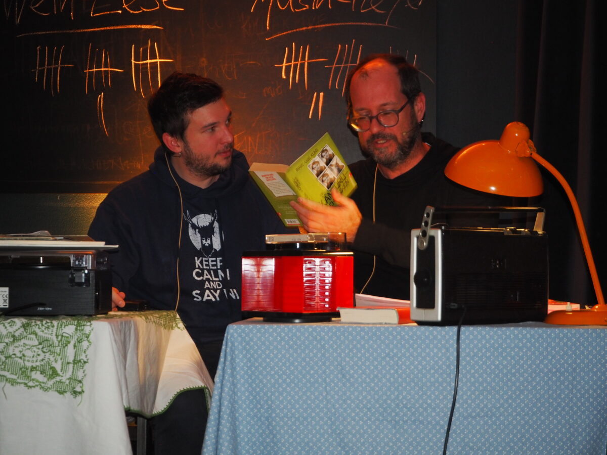 Nicht alltägliche Texte treffen Oldies