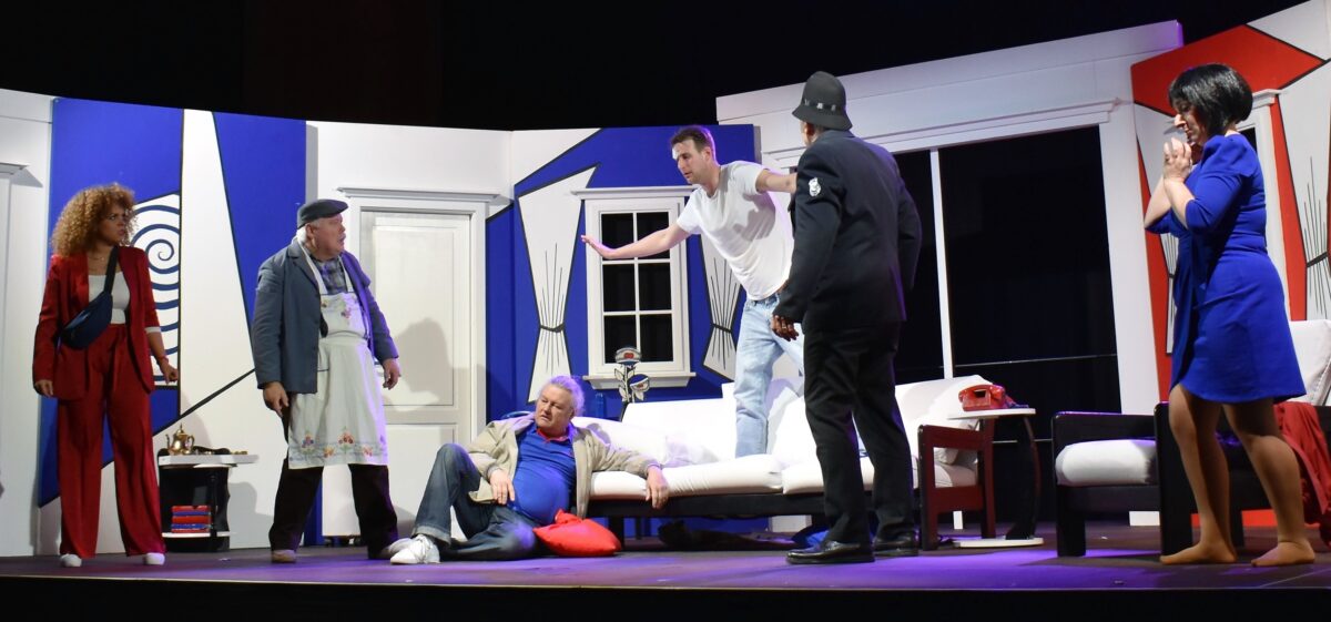 „Chaos hoch drei“ mit zwei Ehefrauen