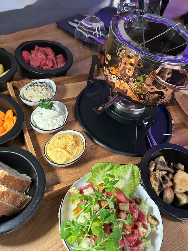 "Das Louis" lockt mit Käse- und Fleischfondue
