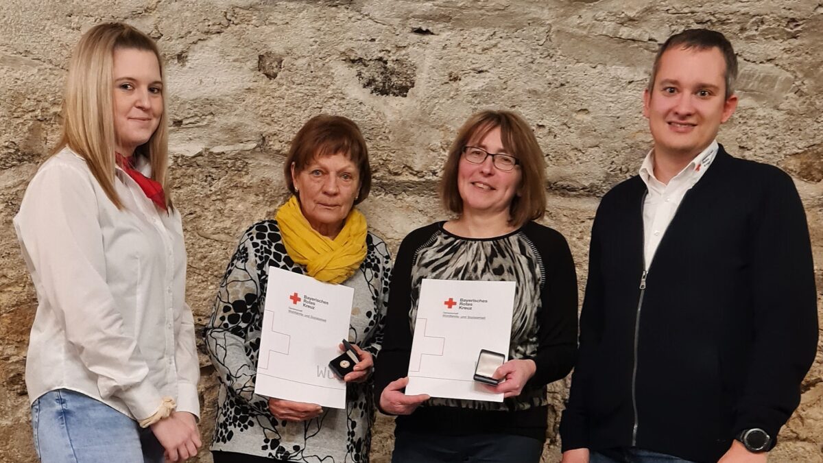 Mehr als 400 ehrenamtliche Arbeitsstunden: BRK ehrt langjährige Mitarbeiter