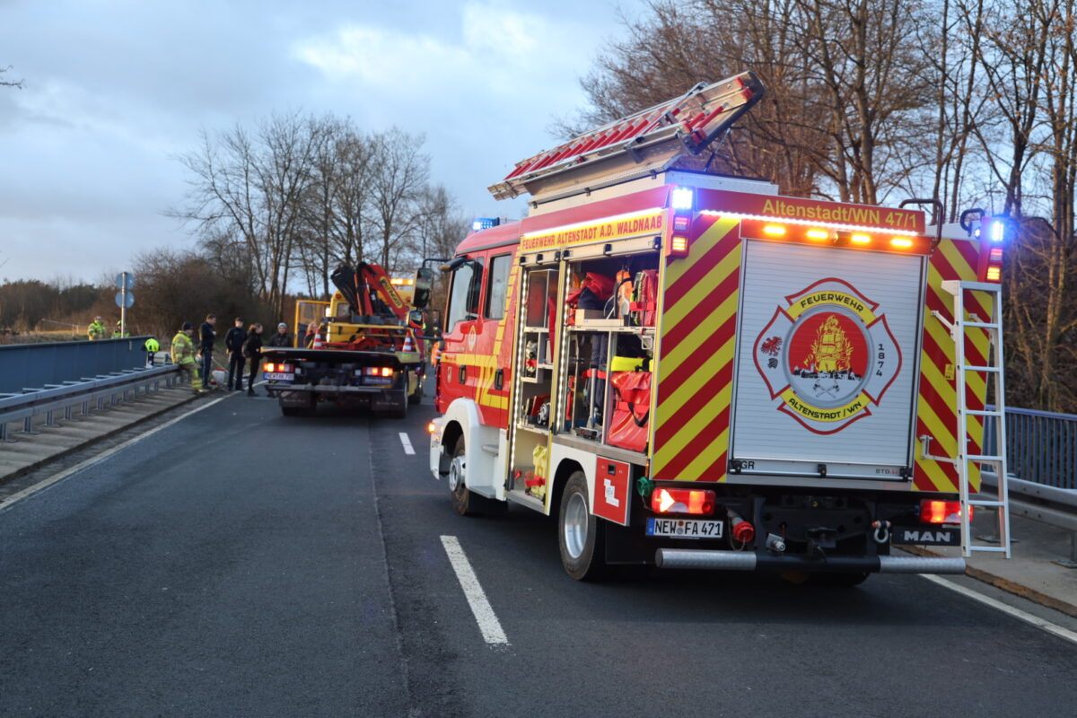 Unfall bei Altenstadt/WN: 22.000 Euro Schaden und ein Verletzter