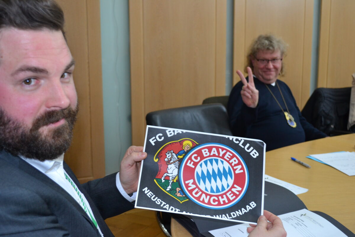 „Rathaussturm“, Ordensverleihung und Diskussionen über ein Vereinslogo