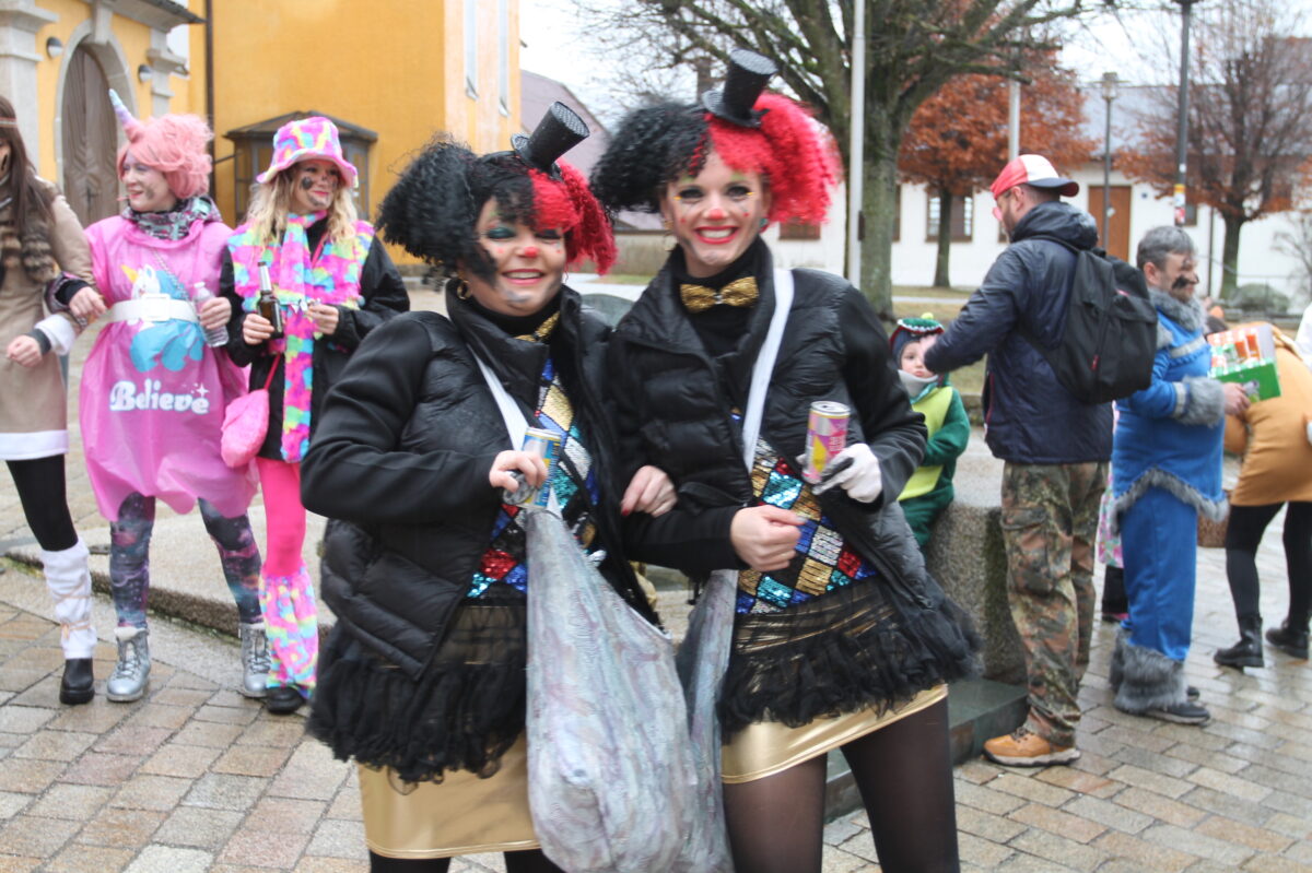 Faschingausackern in Waidhaus: „Heng heng, leck leck“