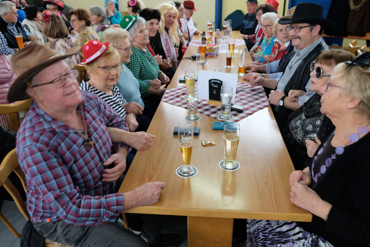 Gesellschaft Frohsinn lud auf der Zielgeraden zu einem Nachmittag der Narretei