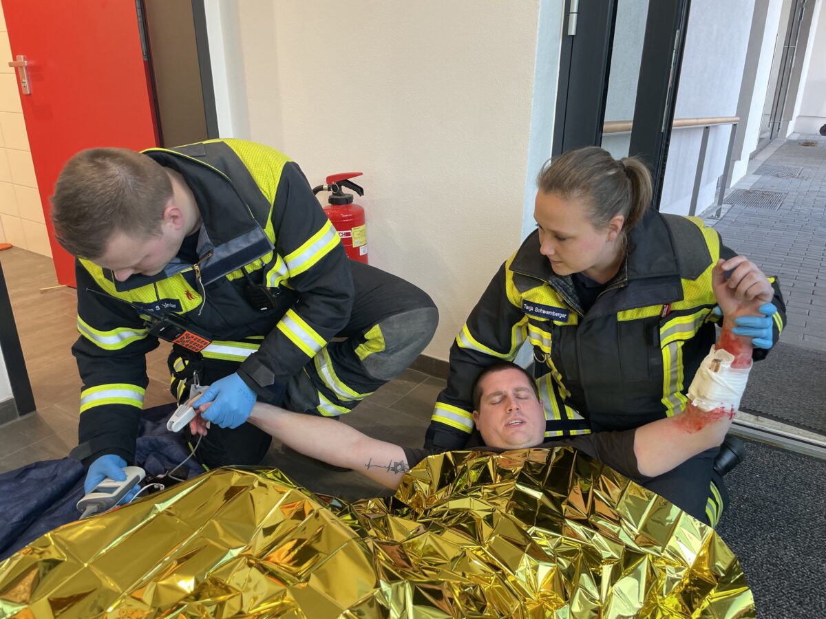 „Die Bevölkerung profitiert“ – ausgebildete Sanitäter bei den Feuerwehren Störnstein und Neustadt