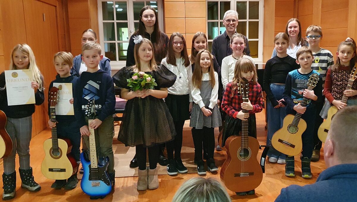 Talentierte Schüler begeistern mit Klavier- und Gitarrenkonzert in Weiden