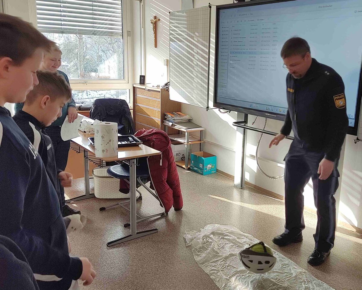 Polizei mahnt: Fahrradhelme können Leben retten