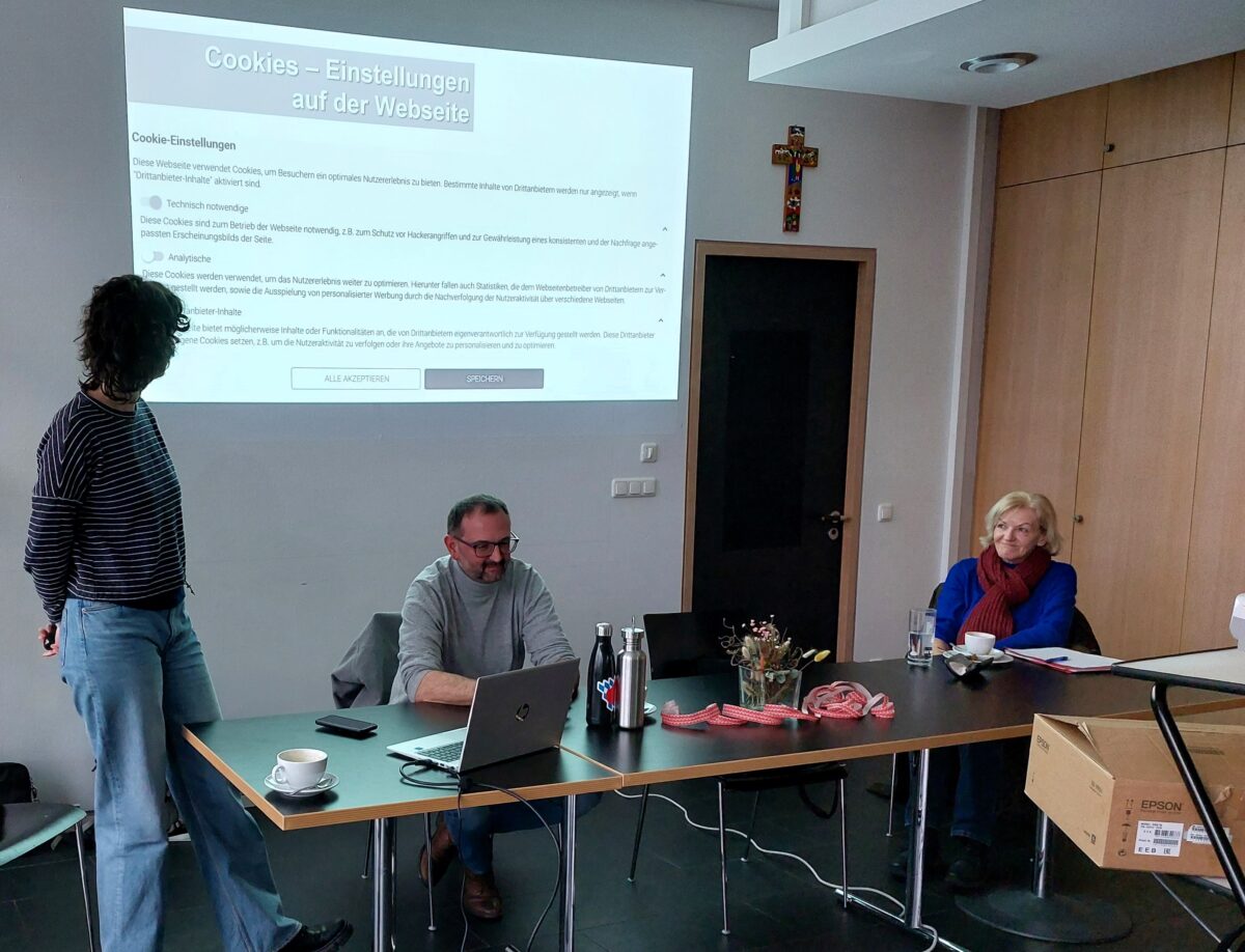 Internetsicherheit – Betrugsmaschen erkennen: BayernLab Nabburg bei den Ver.di Senioren