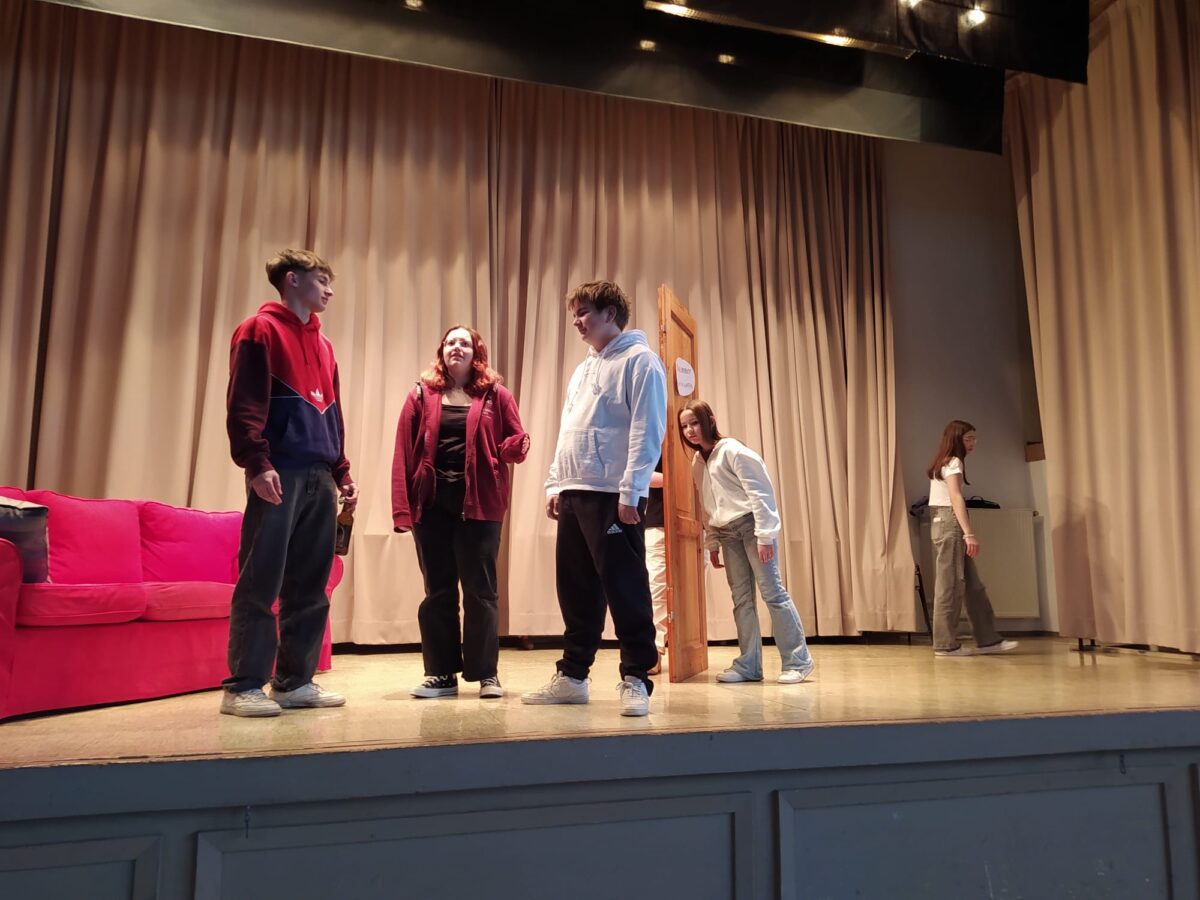 Schultheater in Kemnath: „Einfach nur Paul“ feiert Premiere