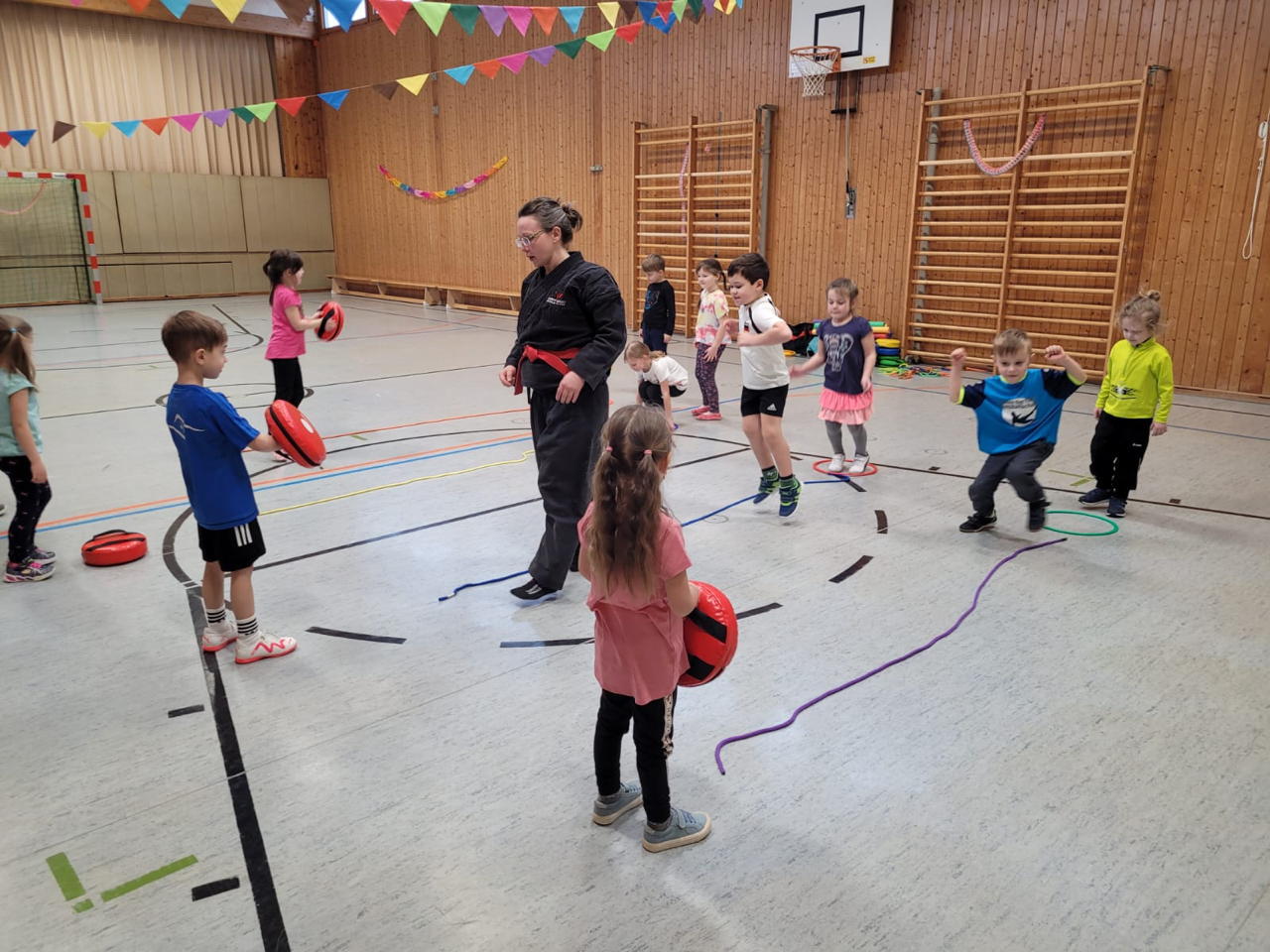 Karate fördert Respekt im Kindergarten Leuchtenberg