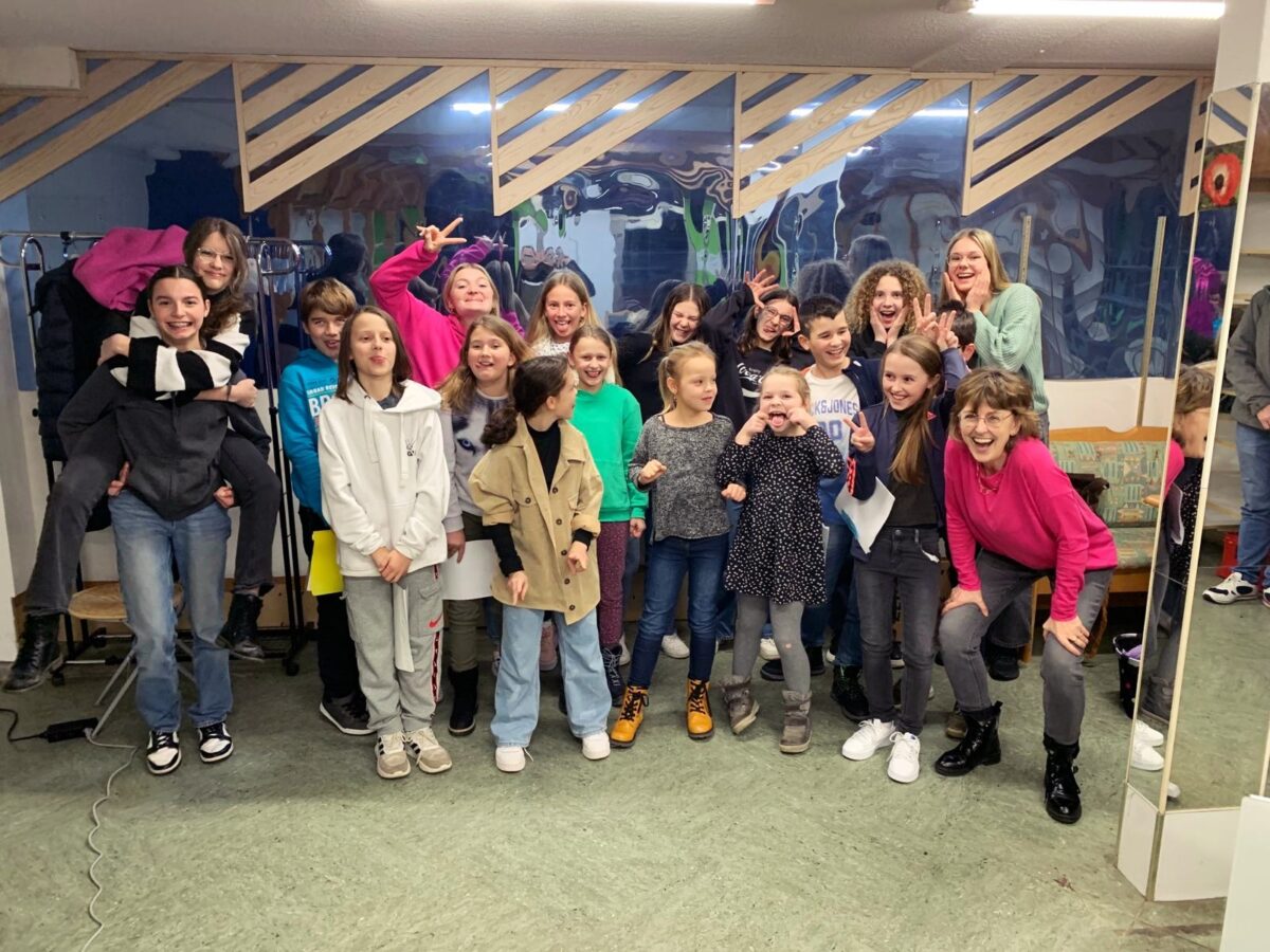 Die perfekte Kulisse: OVIGO Theater bringt „Das kleine Gespenst“ auf Burgen