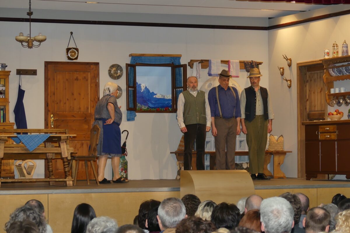 Theatergruppe Ebermannsdorf: Schnell taut das Eis zum Vierzigjährigen…