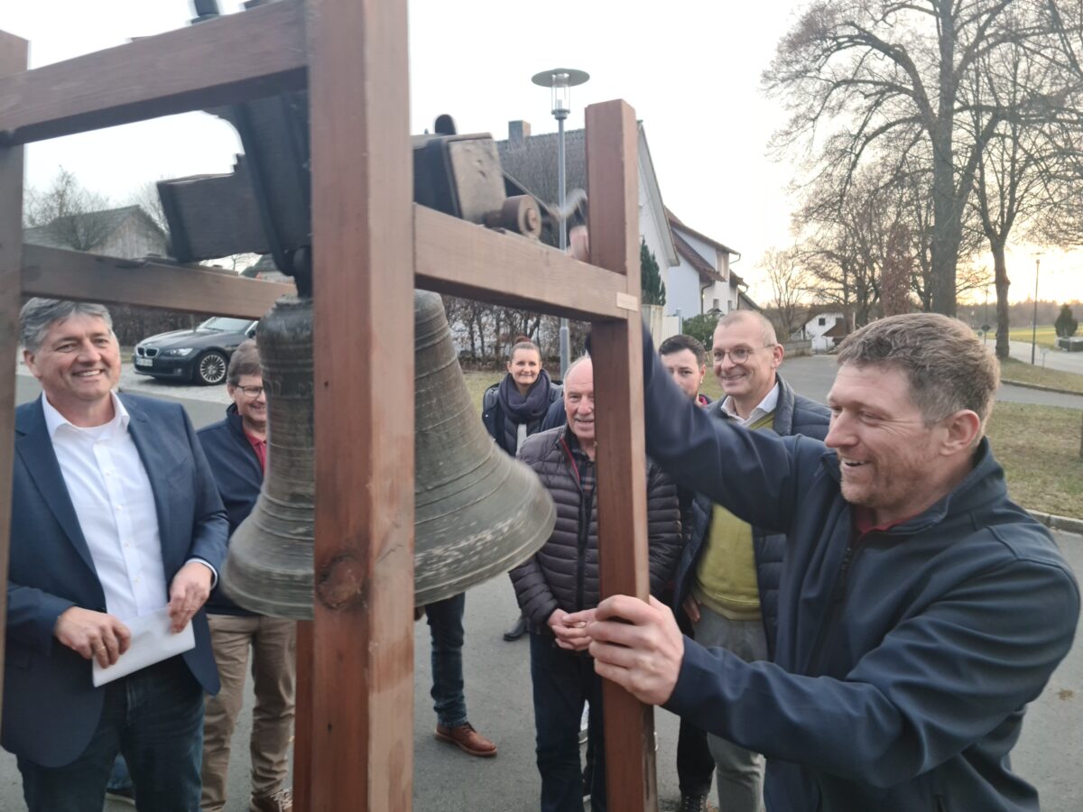 Schatz hoch zwei: Hausmeister findet Rarität auf Schul-Dachboden