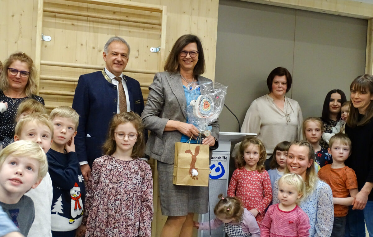 Ilse Aigner weiht Kinderhaus "Purzelbaum" ein