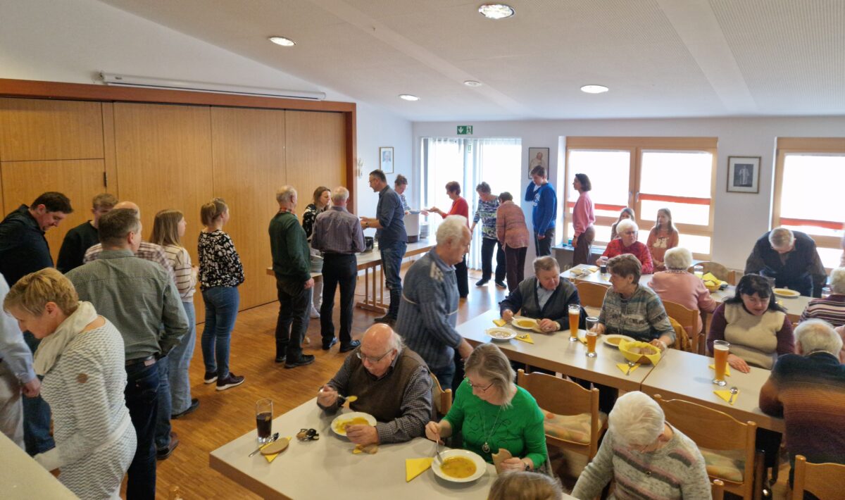 Kartoffelsuppe-Essen für das Hilfswerk Misereor