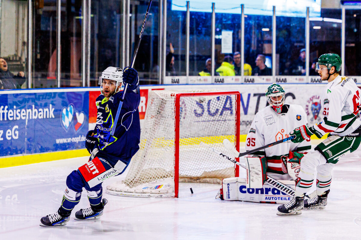 Blue Devils Weiden  stoßen gegen Schlusslicht Bad Nauheim den Bock um