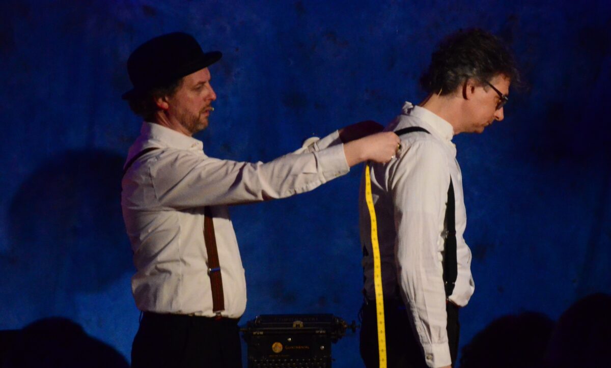 Kabarettisten, die den Machthabern des Dritten Reichs den Mittelfinger zeigten