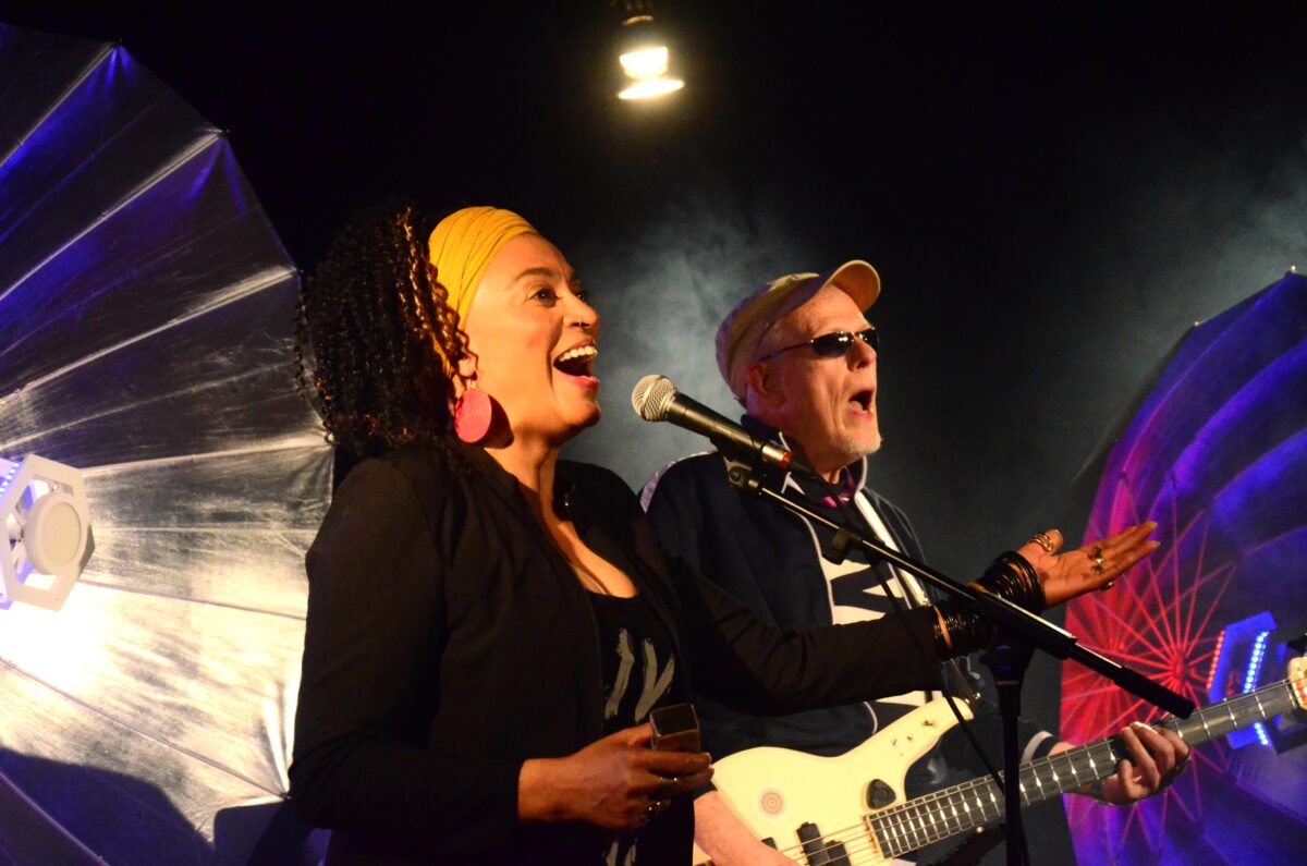 Siyou'n Hell und Hellmut Hattler beeindrucken auf  "Klein &amp;amp; Kunst"-Bühne zum Saisonausklang