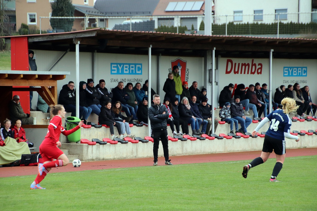 Freizeitkickerinnen aus Kirchenthumbach wollen es wissen und peilen Bezirksliga an