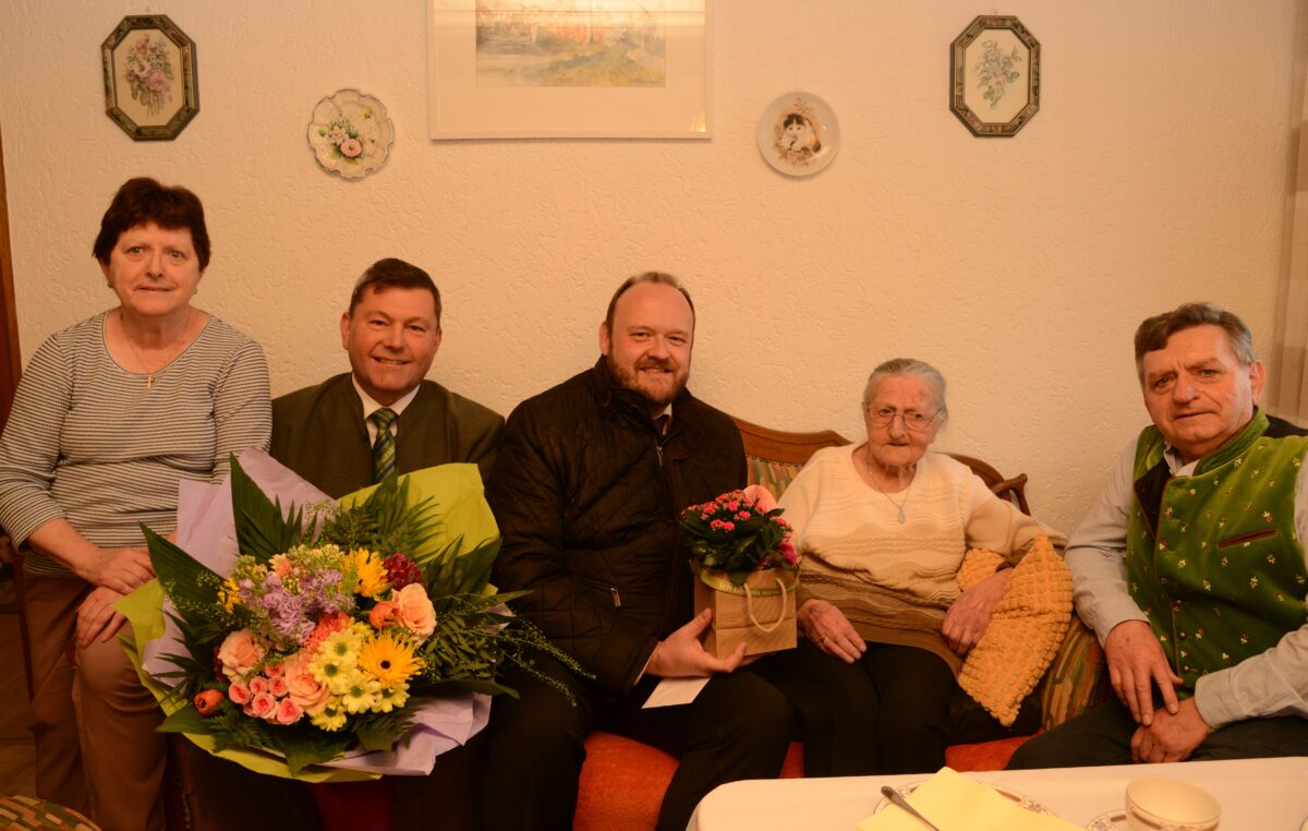 Herzlichen Glückwunsch nach Burkhardsrieth zum 104. Ehrentag!