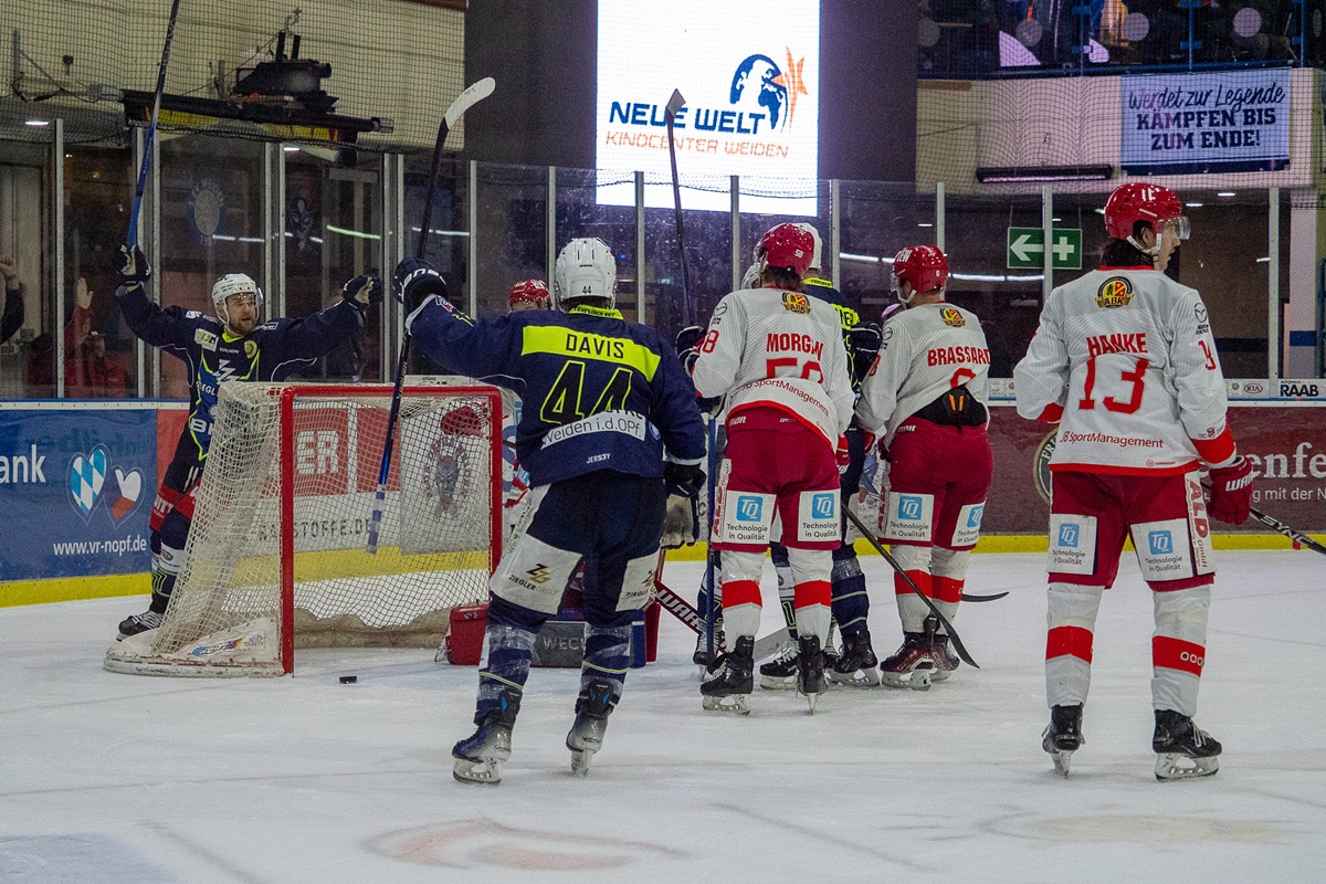8:2: Blue Devils Weiden gehen mit 1:0 in der Serie in Führung